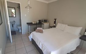 Chrisserus Guest Rooms